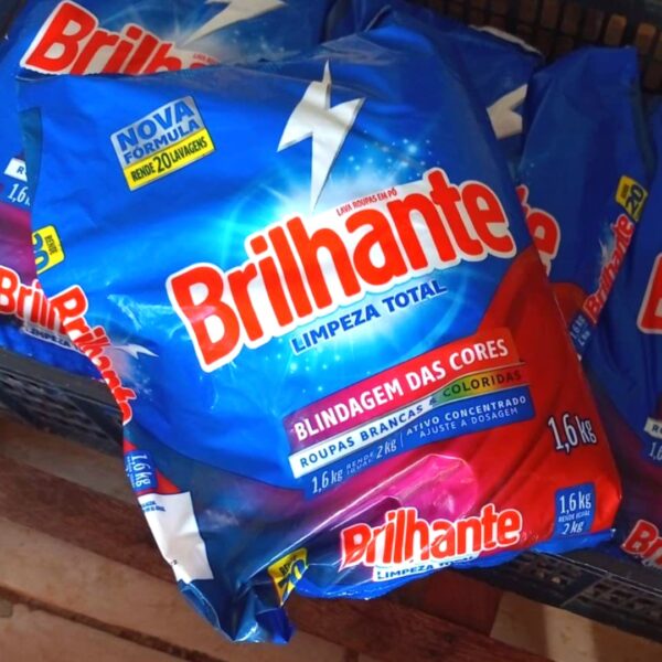 Brilhante Limpeza Total - Lava-Roupas em Pó, Roupas Brancas e Coloridas, Ativo Concentrado, Pacote 1,6kg