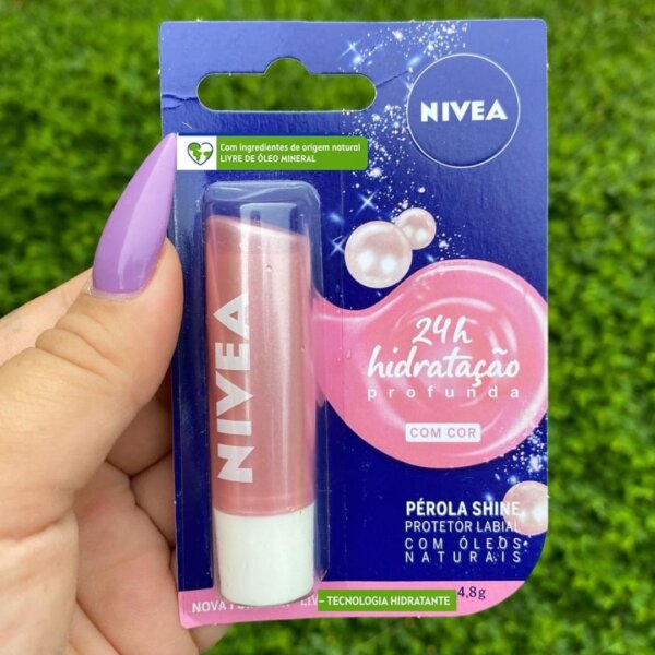 NIVEA Hidratante Labial Pérola Shine 4,8 g - Hidratação prolongada para seus lábios