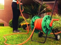 Enrolador de mangueira 1/2" até 55 metros, com rodinhas