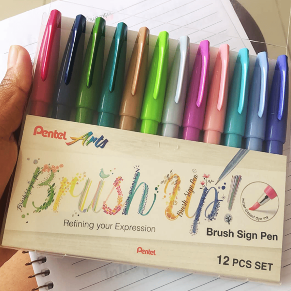 Pentel Caneta Pincel Brush Sign Pen - Kit 12 Cores Pasteis KITBRUSH-12P