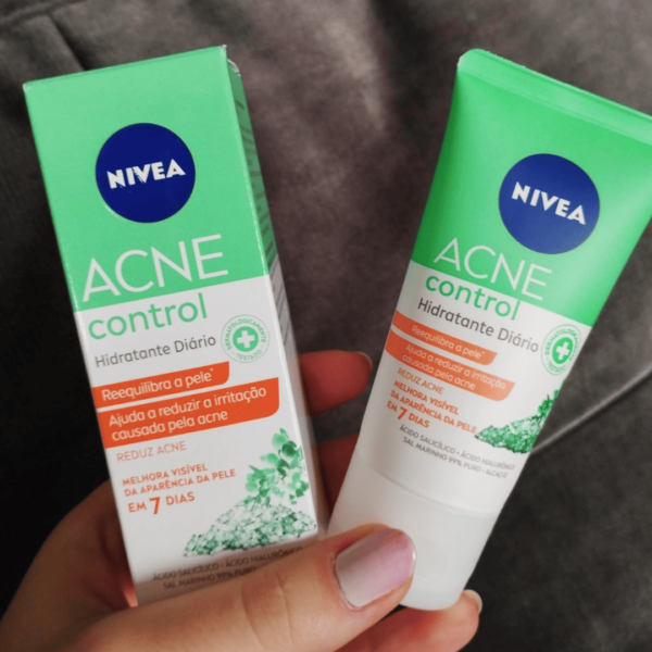 NIVEA Hidratante Facial Acne Control - Ajuda a combater 99% das bactérias causadoras da acne - 50g