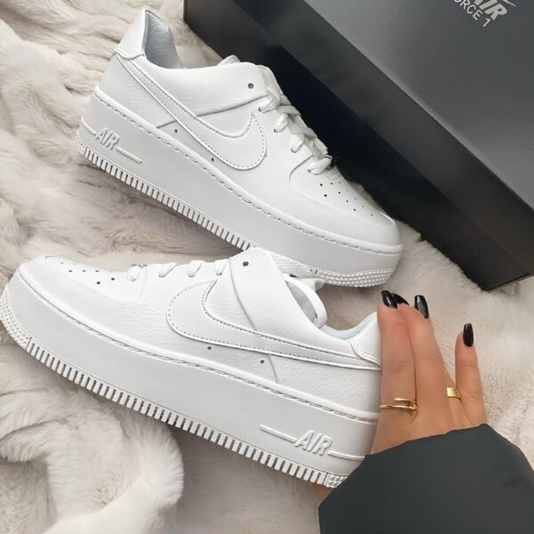 Tênis Nike Air Force 1 Sage Low Feminino