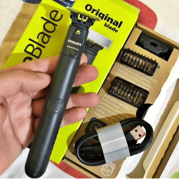Aparador de Pelos Philips OneBlade QP1424/10 na Cor Cinza chumbo - Bivolt