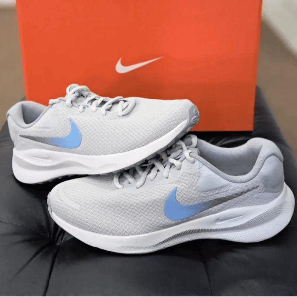 Tênis Nike Revolution 7 Feminino - Cinza+Prata (35 ao 40)