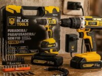 Parafusadeira Furadeira De Impacto The Black Tools Profissional TB-21PX 2 Baterias Com Maleta 60Hz Amarelo