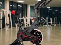 Bicicleta Ergométrica Spinning Com Roda De Inércia De 6kg Preto E Vermelho