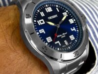 Relógio de pulso Orient MBSS1155A com corria de aço inoxidável cor prata fondo azul-escuro