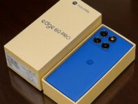 Smartphone Motorola Edge 60 Pro 5G 6.7” 120Hz pOLED 12GB RAM 256GB Armazenamento Câmera 50MP Sony LYTIA 700C Azul