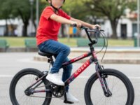 Colli Bike, Bicicleta Max Boy CROSS, Aro 20 S/M 36 Raias, Freios V-Brake Nylon, Descanso Lateral, Aro 20