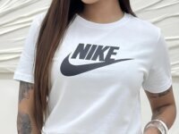Camiseta Nike Sportswear Essentials Feminina